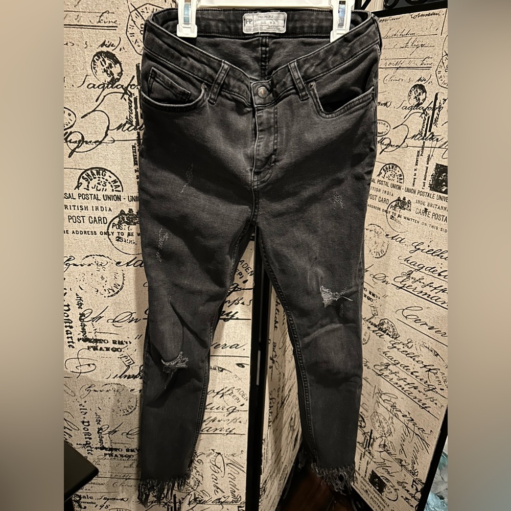 FREE PEOPLE || Black Fringe Distressed Jean || Womens 28
